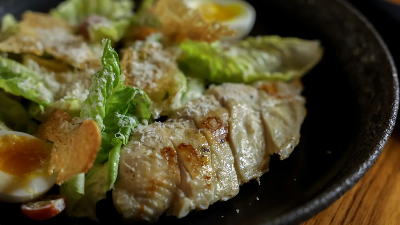 肉・卵・魚などタンパク質を含む食事